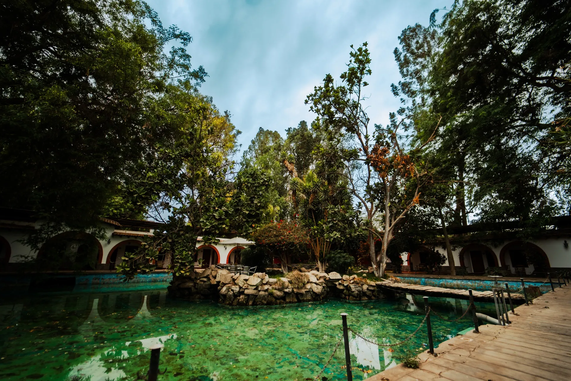 Puente y jardines de la Casa Hacienda Majoro